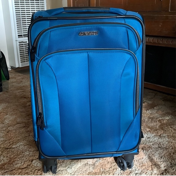 NWOT, American Tourister, Softside Spinner Suitcase - Picture 2 of 16